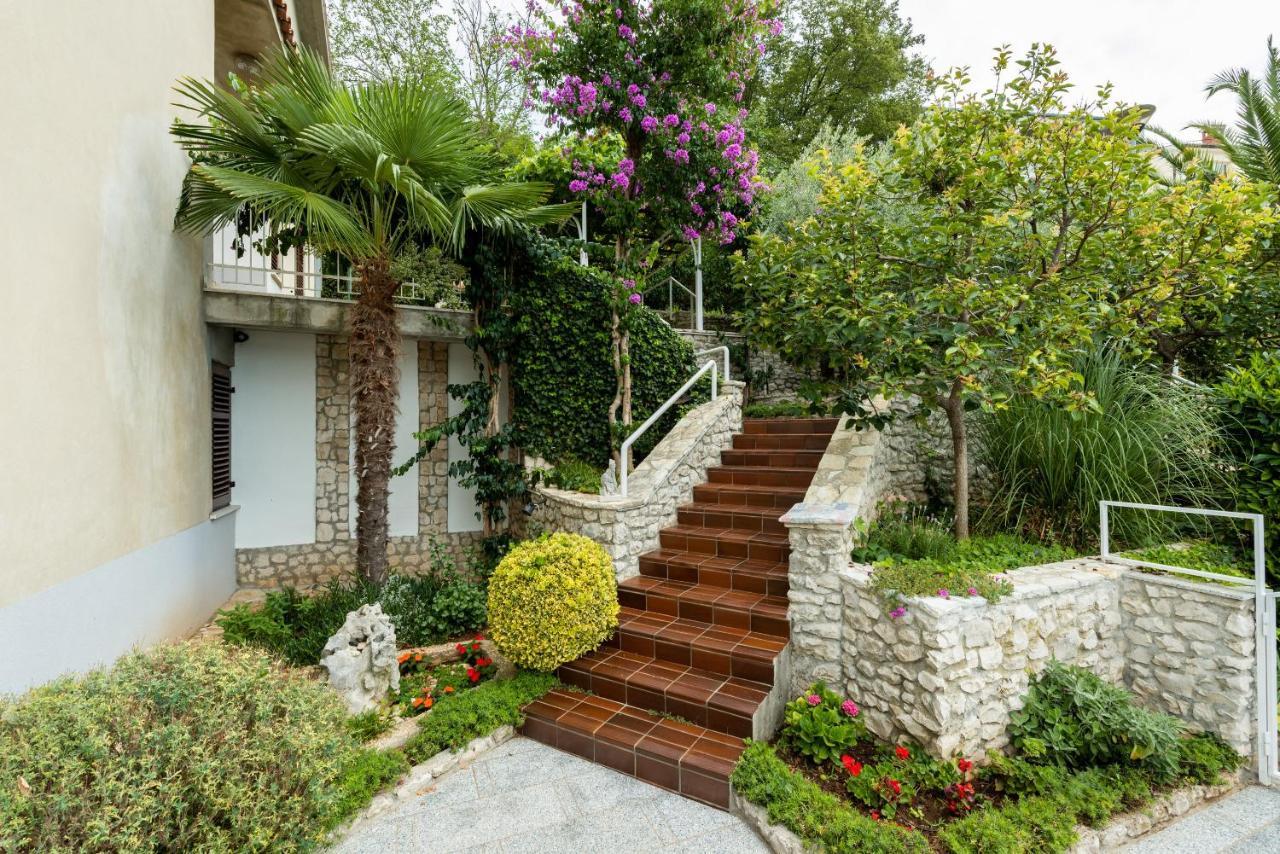 Apartments Mandica Rabac Exterior photo