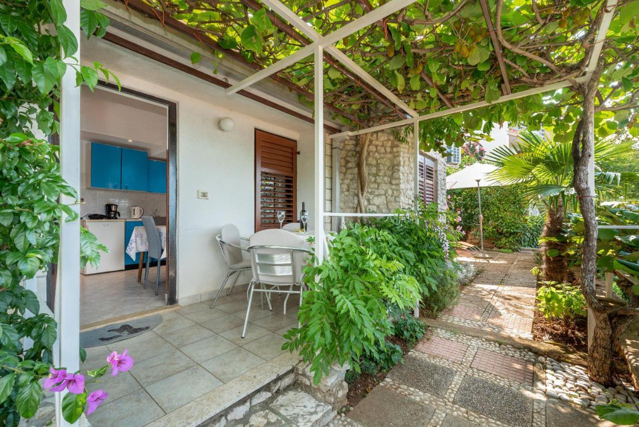 Apartments Mandica Rabac Exterior photo