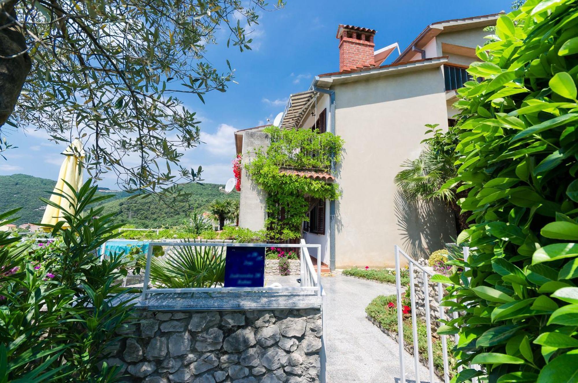Apartments Mandica Rabac Exterior photo